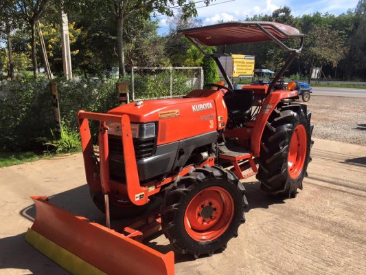 ขายรถไถKubota L4508 (4WD) พร้อมใบมีดหน้าและผานพรวนช้าง รถไร่ สีเดิมพร้อมใช้งาน...
