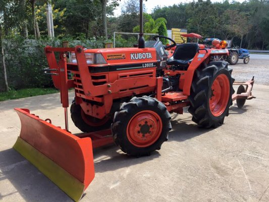 ขายรถไถ Kubota L2605 (4WD) 2เพลา รถไร่สีเดิม พร้อมใบมีดและผานพรวน รถพร้อมใช้งาน...