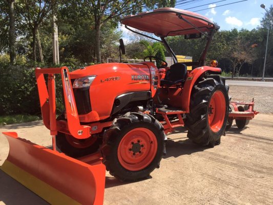 ขายรถไถ Kubota L4708(4WD) พร้อมใบมีดและผานพรวนช้าง 24x5 พร้อมใช้งาน...