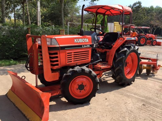 ขายรถไถ Kubota L2605 (4WD) 2เพลา พร้อมใบมีดและผานพรวน รถพร้อมใช้งาน...