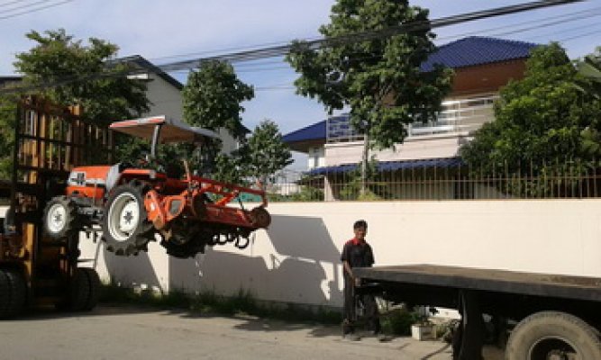 จัดให้เลือกสรรกัน ที่สาขา 2 ครับ รถไถนานั่งขับ KUBOTA 25 แรง สภาพสวย 2 เพลา ขับ 4 WD...