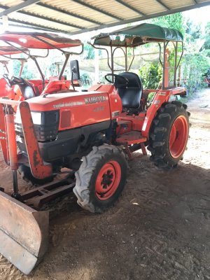 ขาย 190,000 รถไถ KUBOTA L3408 พร้อมดันหน้า และผานพรวน สภาพเดิม สีเดิม  สอบถามได้ ร้าน DC Tractor Rayong 0818618678 ,0899347475 อยู่ตัวอำเภอแกลง ติดถนน...