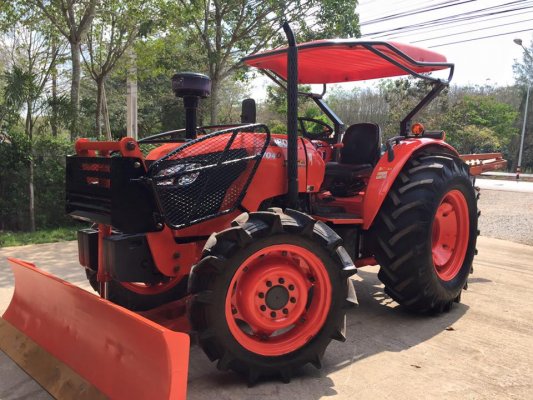ขายรถไถ Kubota M7040 (4WD) พร้อมดันหน้า ผานบุกเบิกช้าง รถสวย พร้อมใช้งานครับ...