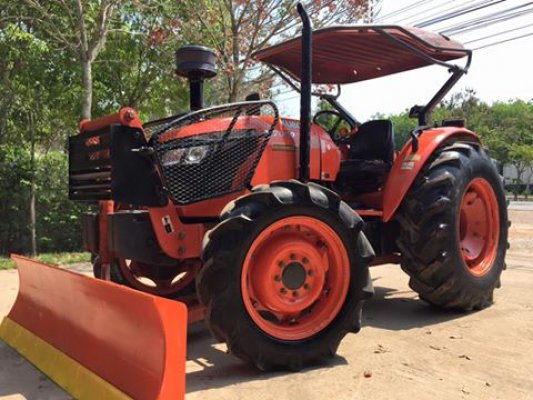 ขายรถไถ Kubota M7040 (4WD) พร้อมดันหน้า ผานพรวนช้าง รถเดิมๆสวยๆ พร้อมใช้งานครับ...