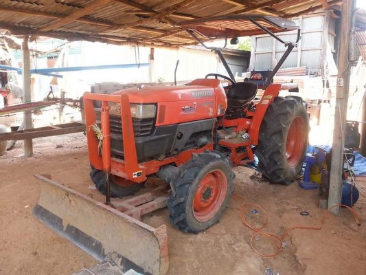 ขายรถไถ KUBOTA L4508 อุปกรณ์ ดันหน้า ผานหลัง โรตารี่ สภาพพร้อมใช้งาน สนใจโทร 090-8588220คุณนะ 093-3258446คุณบิว หรือเข้าดูสินค้าอื่นๆได้ที่ www.truck....