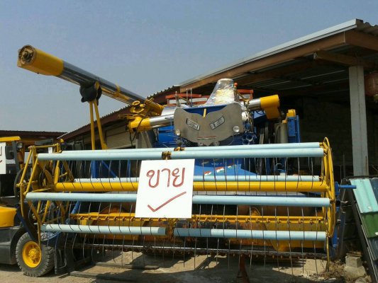ขายรถเกี่ยวชาญเจริญอุ้ม 2.2 ตัวเดิน10 ปั้มไดกิ้นคู่ เครื่องISUZU 270แรง...