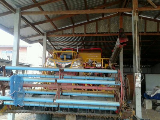 ขายรถเกี่ยวข้าว เกษตรพัฒนา รุ่นปลดหนี้ เครื่อง210ตัวเดิน12 ปั๊มแฝด...
