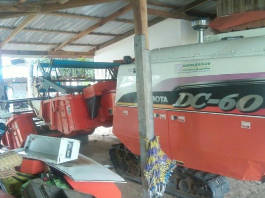 ขายรถเกี่ยวข้าว KUBOTA DC60 สวยมากใช้งานน้อย 1,342ชม. เครื่องดี ช่วงล่างแน่น ตู้นวดยังดีสภาพเดิม สนใจโทร 090-8588220คุณนะ...