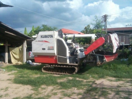 ขายรถเกี่ยวข้าว KUBOTA DC95 สภาพพร้อมใช้งาน ช่วงล่างดีเตรียมลงนาปี ใช้งานน้อย เล่มทะเบียนพร้อมโอน สนใจโทร 090-8588220คุณนะ...