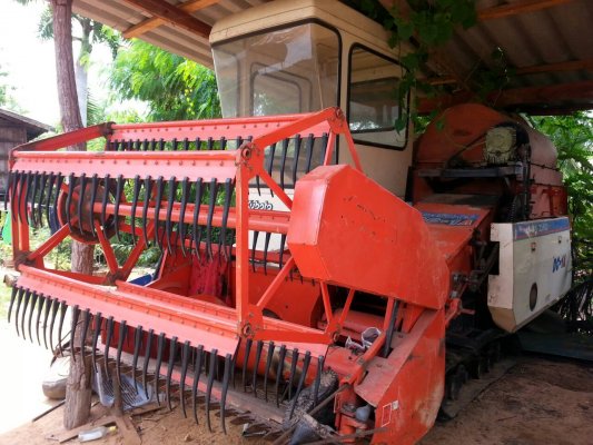 ขายรถเกี่ยวข้าวเล็กKUBOTA รองกระสอบ หน้ากว้าง2.20เมตร เครื่องKUBOTA 24แรง เครื่องดี ช่วงล่างดี เลี้ยวซ้าย ขวา เดินหน้า ถอยหลังได้สบาย สนใจโทร090-85882...