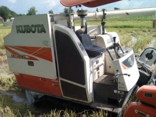 ขายรถเกียวข้าวKUBOTA DC 70 G ปี 55 สภาพพร้อมใช้งานสวยมาก ทำงานได้ 1307.4 ซ.ม สนใจโทร 0810707634...
