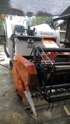 ขายรดเกี่ยวข้าว  KUBOTA DC 60 แรงปี 55 ใช้งานน้อย 1500 ช.มเครื่องดียางใหม่พร้อมใช้งานเอกสารพร้อมโอนสนใจโทรฉลาดศิลป์ 0810707634...
