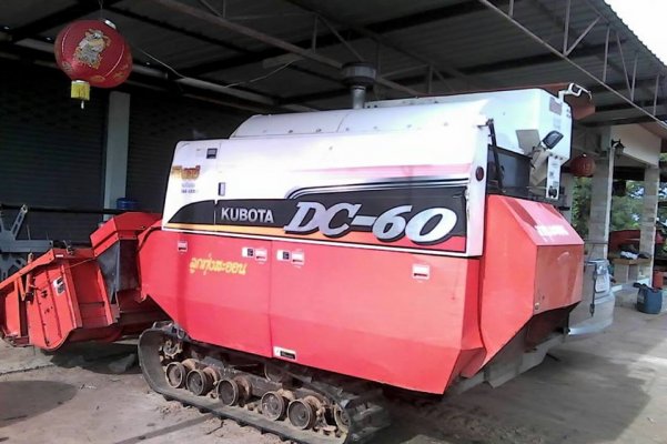 ขายรถเกี่ยวข้าวKUBOTA DC60 ปี54 พร้อมเทรลเลอร์ ใช้งานพันกว่าชั่วโมง สภาพสวยพร้อมใช้งาน สนใจโทร 090-8588220คุณนะ 093-3258446คุณบิว ID:narong498 หรือเข้...