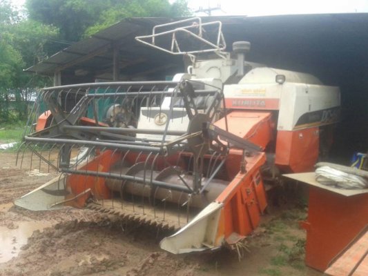 ขายรถเกี่ยวข้าวKUBOTA DC60 สภาพดีคอดี ตู้ช่วงล่างดี เครื่องดีพร้อมลุยงาน...