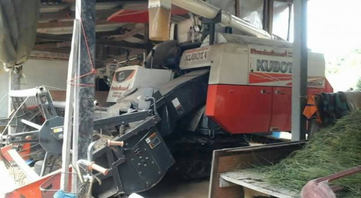 ขายรถเกี่ยวข้าวkubota dc95 ทำงานน้อย940 ชม.มือเดียว ปี54ช่วงล่างดี เครื่องเดิม เฟรมสวย พร้อมลงงาน เอกสารเล่มทะเบียนพร้อมชุดโอน ...