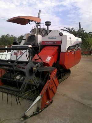ขายรถเกี่ยวข้าว KUBOTA DC60 ปี53 ใช้งานน้อย สภาพสวยพร้อมใช้งาน เอกสารเล่มทะเบียนพร้อมโอน สนใจโทร 090-8588220คุณนะ 093-3258446คุณบิว หรือเข้าดูสินค้าอื...