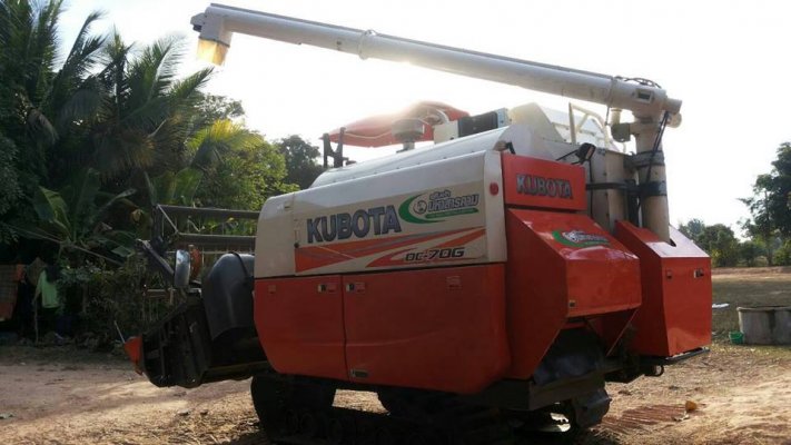 ขายรถเกี่ยวข้าว KUBOTA DC70G ใช้งานน้อย9??ชม. ปี57 สภาพพร้อมใช้งาน เอกสารเล่มทะเบียนพร้อมโอน สนใจโทร 090-8588220คุณนะ 093-3258446คุณบิว หรือเข้าดูสินค...