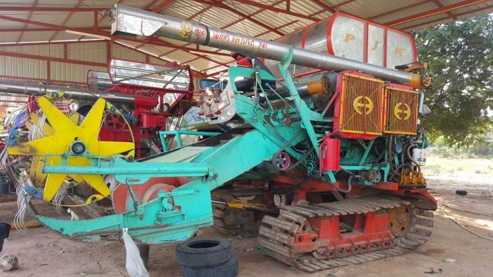 ขายรถเกี่ยวข้าวบางไทร ช่วงล่าง12HT เครื่องHINO JO8C 251แรง สภาพเดิม  ...