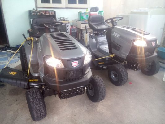 ขายรถตัดหญ้่านั่งขับนำเข้าอเมริกาใหม่100% 17.5 HP 2ใบตัด กว้าง42"เครื่องยนต์4 จังหวัด 420CC....