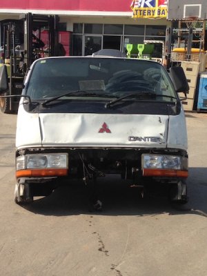 หัวรถ MITSUBISHI รุ่น Canter สำหรับ4-6ล้อเล็ก สภาพสวย ไม่มีผุ อุปกรณ์ครบทั้งคัน ภายในสะอาด ...