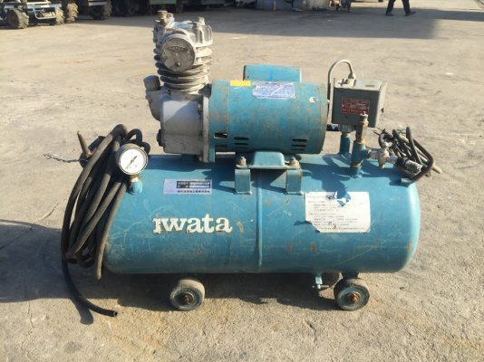 ขายปั๊มลม IWATA ถังเล็ก 33L. มือ2ญี่ปุ่น ไฟ110V. อุปกรณ์ครบ สมบูรณ์ ระบบดีมาก แรงดันสูง ทำลมเร็ว...