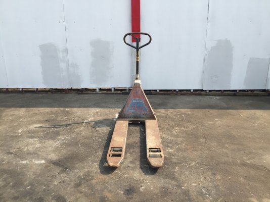 Pallet Jack ยี่ห้อ KOMATSU มือ2ญี่ปุ่น ล้อไม่มี1ล้อ นอกนั้นครบ    ราคา 5,000บาท     จัดส่งได้ทั่วไทย ...
