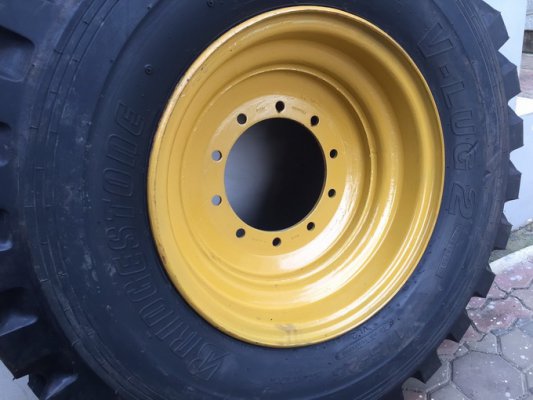 ขายยางมือสอง Bridgestone made in Japan สภาพสวย 95% ขนาดยาง 17.5 25 พร้อมกะทะตรงรุ่น CAT914K สนใจติดต่อ 0927826142,0858176685...