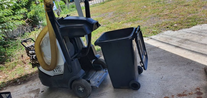 เครื่องดูดฝุ่น KARCHER เป็นรถดูดฝุ่นคันใหญ่ ถังเก็บ200ลิตร มีระบบขับเคลื่อนในตัว ระบบเครื่องยนต์ HONDA รุ่นใหม่ สภาพสวย เหมือนใหม่ น่าใช้งาน ขายไม่แพ...