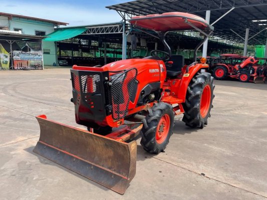 มาแล้วจ้ารถไถ คูโบต้ารุ่น L4018+ใบดันดินหน้า+ผาน 1 ตัว ดาวน์  30,000 บาท สนใจโทรเลยจ้า 089-0111624 เฮียเลี้ยงจ้า สอบถาม หรือสามารถมาดูที่ร้านเราได้จ้า...