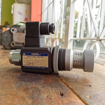 เพรชเชอร์สวิตช์ (Pressure switch) Yuken PST-02...