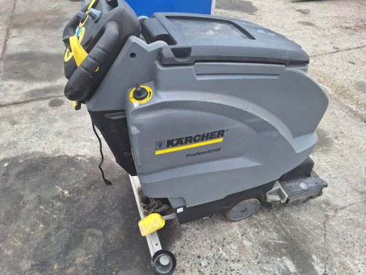 รถกวาดถนนแบบเดินตาม รถทำความสะอาดพื้น ล้างพื้น KARCHER รุ่นใหม่ จากต่างประเทศ สภาพสวย พร้อมใช้งาน ระบบแบตเตอรี่ อุปกรณ์เดิมครบ ราคา 55,000บาท โทร :...