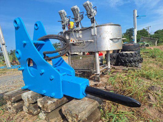 ย่อยหิน หัวกระแทก หัวแย็ก HYDRAURIC BREAKER ยี่ห้อ TOKU รุ่น 5ME สำหรับรถขุด PC45-PC60 สภาพสวยเดิม รุ่นใหม่ มือ2ญี่ปุ่น ราคา 28,000 บาท โทร : 094-7...
