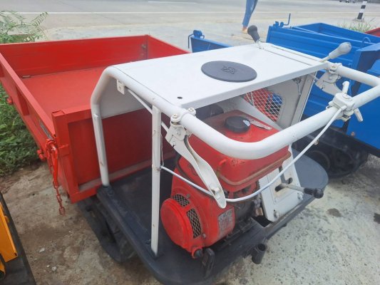 รถบรรทุกตีนตะขาบ 300kg. แทรคยางกันจม ไม่ติดหล่ม มีเกียร์ จากญี่ปุ่น ราคา 15,000บาท โทร 0814852483...