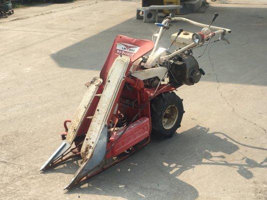 รถเกี่ยวข้าว มัดคอรวงแบบเดินตาม ยี่ห้อ YANMAR รุ่น LB300