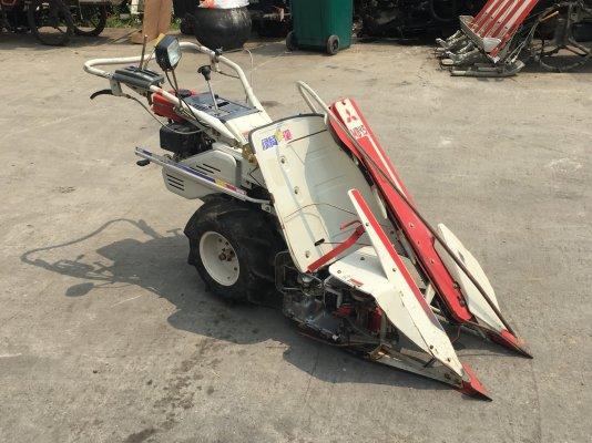รถเกี่ยวข้าว มัดคอรวงแบบเดินตาม ยี่ห้อ MITSUBISHI รุ่น MB45