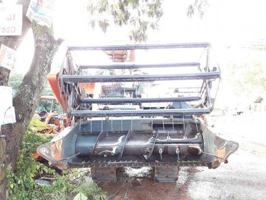 รถเกี่ยวข้าว KUBOTA DC-70