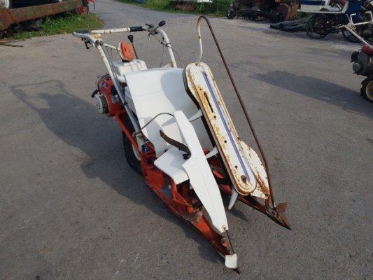 รถเกี่ยวข้าว มัดคอรวงแบบเดินตาม ยี่ห้อ KUBOTA รุ่น RB25DE
