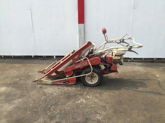 จัดไปอีกคัน!!! 12,000บาท รถเกี่ยวแถวเดียว KUBOTA  +++ ล้อคู่กันจม มีเกียร์ เกี่ยวเร็ว เบา สบาย +++ แถมเชือกมัด เช็คให้พร้อม พร้อมใช้งาน
