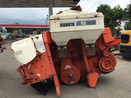 ตู้นวดข้าวยกลงจาก รถเกี่ยวนวดข้าว  KUBOTA  เอาไปดัดแปลงนวดฝัดข้าว คัดเลือกเมล็ดพันธุ์ได้
