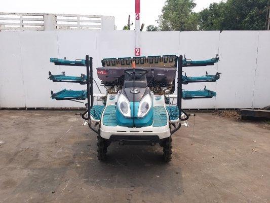 รถดำนา Kubota 6แถว รุ่นใหม่ เครื่องช่วงล่างดีมาก ระบบสมบูรณ์ ขับเคลื่อน 4ล้อ เช็คใหม่ พร้อมใช้งาน เปลี่ยนสายพานยางลำเลียงกล้า เบิกใหม่จากศูนย์ฯ 
