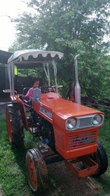 ลดราคา แทรกเตอร์ KUBOTA L2000 ขาย 75000บ. สภาพใช้งานได้ปกติ เครื่องแรง ติดพ่วงขนอ้อยมันได้สบาย คุ้มๆ