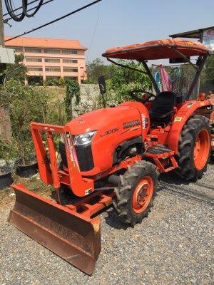 L3008 พร้อมใบดันดิน รถไร่ เดิมๆไม่เลยลงน้ำ งานแห้ง