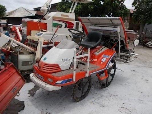  รถปลูกข้าวดำนาแบบนั่งขับ ยี่ห้อ : KUBOTA รุ่น : SPA4 รหัสสินค้า : 80802589 คุณปัญญา Tel.086-8150487