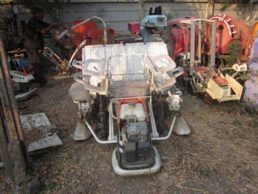 รถปลูกข้าว 4 แถว มาแล้วนะครับ - KUBOTA: SP-4 ตัวนี้ หยอดเมล็ดได้ หยอดปุ๋ยได้ ด้วยครับ คุ้มจริงๆ สภาพสวย เก่าญี่ปุ่นแท้