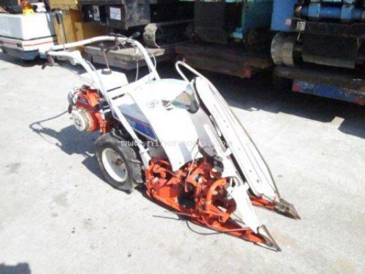  รถเกี่ยวข้าวเดินตาม ยี่ห้อ : KUBOTA รุ่น : RB30 รหัสสินค้า : 14001877