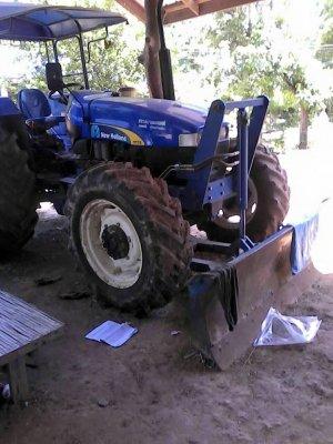 ขายรถไถ NEW HOLLAND TT75 อุปกรณ์ดันหน้า ผานหลัง ใช้งาน 1500ชม. สภาพพร้อมใช้งาน เอกสารเล่มทะเบียนพร้อมโอน สนใจโทร 090-8588220คุณนะ 093-3258446คุณบิว หร