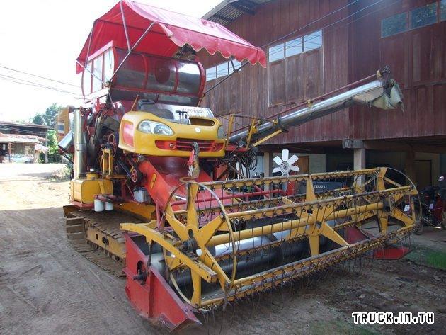 ขายรถเกี่ยวข้าว ยี้ห้อเกษตรพัฒนา รุ่นปลดหนี้ ปี47 ปลายปีเครื่อง ISUZU 6HH1 210HP ตัวเดิน 10HT ราคา 530,000 บาท