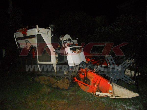 ขายรถเกี่ยวนวดข้าว kubota dc 60
