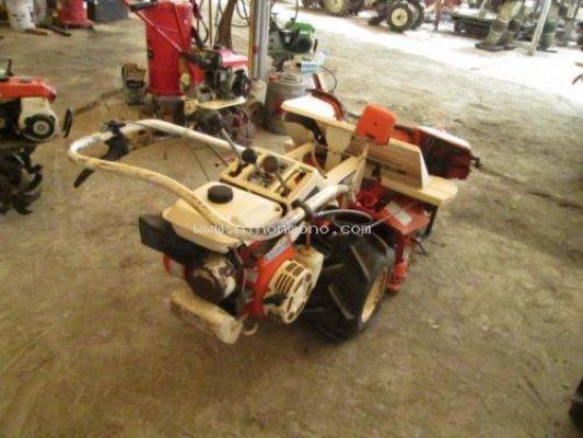  รถเกี่ยวข้าวเดินตาม ยี่ห้อ : KUBOTA รุ่น : HF52TSN รหัสสินค้า : 80802330