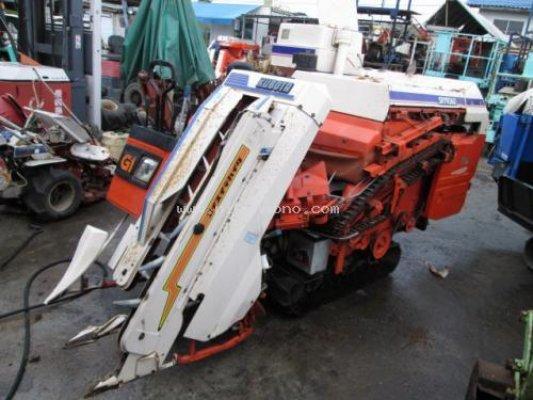 รถเกี่ยวข้าวนั่งขับ ยี่ห้อ : KUBOTA รุ่น : RX950 รหัสสินค้า : 13001475 